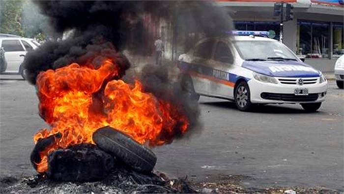 Tính tới ngày 12/12 đã có 9 người chết và hàng trăm người bị thương vì hôi của 