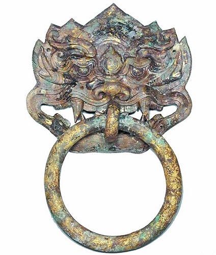 Tay nắm bằng đồng, hình đầu rồng còn cực kỳ nguyên vẹn ở lăng mộ Tùy Dạng Đế.