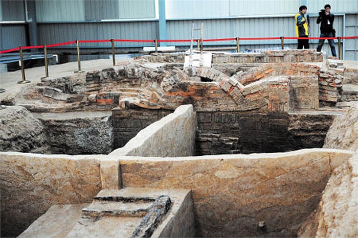 Tuy nhiên, các nhà khảo cổ đã bất ngờ khi tìm ra chứng cứ khẳng định đây mà mộ một vị hoàng đế nổi tiếng trong lịch sử Trung Hoa.