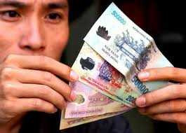 Từ ngày 1/1/2014, mức lương tối thiểu vùng sẽ từ 1.900.000 đến 2.700.000 đồng/tháng tăng 250.000-350.000 đồng so với hiện nay.