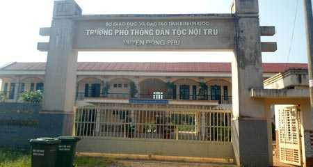 Trường Phổ thông Dân tộc nội trú huyện Đồng Phú, có hai học sinh trốn sang Campuchia bị ép tống tiền vừa được gia đình chuộc về.