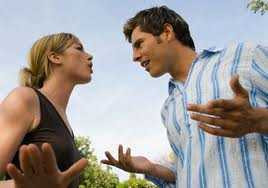 Từ mai, chồng chửi vợ hoặc vợ chửi chồng đều sẽ bị xử phạt đến 1 triệu đồng (Ảnh: Internet)