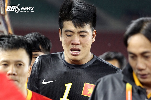 Thủ thành Bửu Ngọc khóc