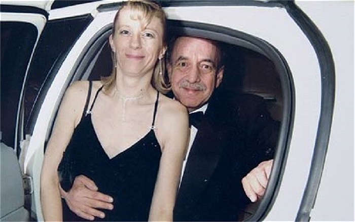 Cách đây 4 năm, các bác sĩ đã phát hiện có 1 khối u bằng quả bóng tennis ở dưới da mặt ông Eric và xét nghiệm sau đó cho thấy đây là u ác tính.