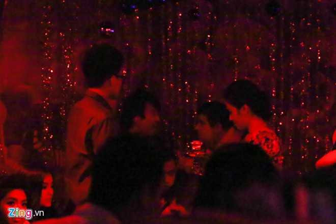 Thanh Bùi đưa vợ đi bar ngay sau đám cưới