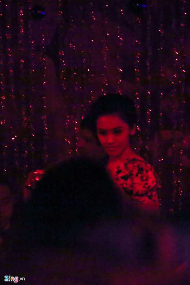 Thanh Bùi đưa vợ đi bar ngay sau đám cưới