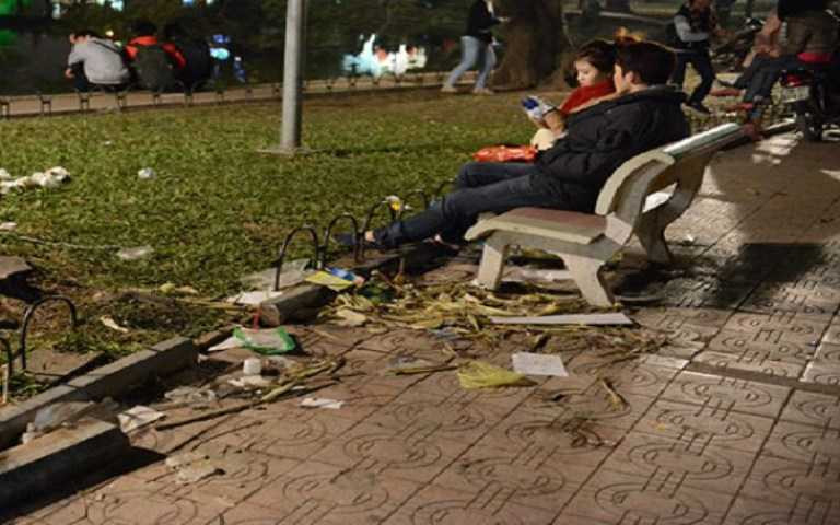 Văn hóa xả rác: Sự dơ bẩn ở nhà mang ra ngoài đường