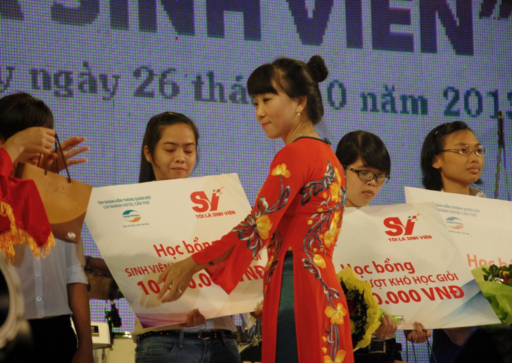 Vì sao Viettel chăm sóc người không mua dịch vụ của mình?