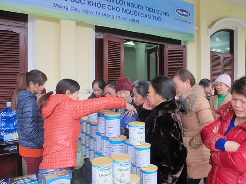Vinamilk chăm sóc sức khoẻ Người cao tuổi Quảng Ninh