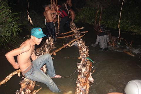 TP.HCM, vỡ bờ đê, cầu Rạch Lan, quận Thủ Đức, lũ, dân thao chạy