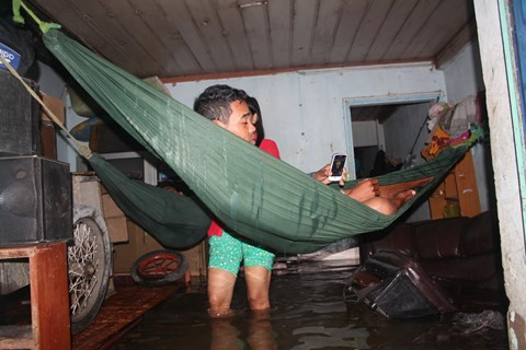 TP.HCM, vỡ bờ đê, cầu Rạch Lan, quận Thủ Đức, lũ, dân thao chạy