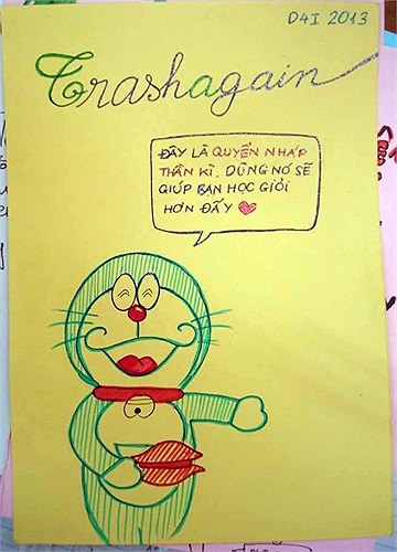 Sáu bạn trẻ này đang là tiến hành dự án mang tên Trash Again, với mục đích nâng cao nhận thức của các bạn học sinh trên địa bàn thành phố Hà Nội về tầm quan trọng của việc tiết kiệm giấy. 