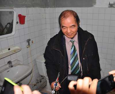  TS Vũ Văn Bằng phát hiện điểm nghi vấn mới tại bể phốt Thẩm mỹ viện Cát Tường. 