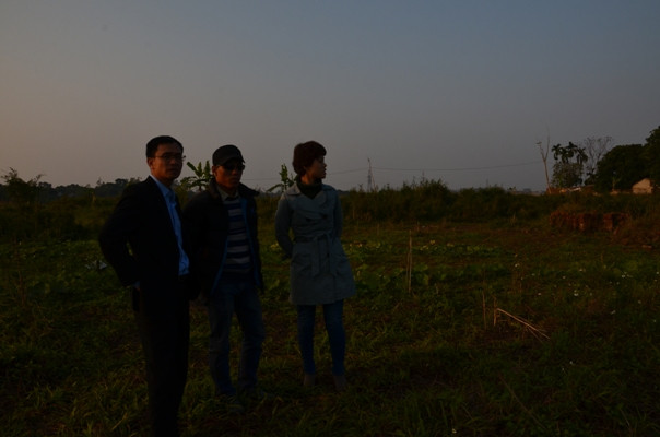  Luật sư Trường và anh Huy, chồng nạn nhân phủ định việc xác chị Huyền được chôn ở quê bác sĩ Tường.