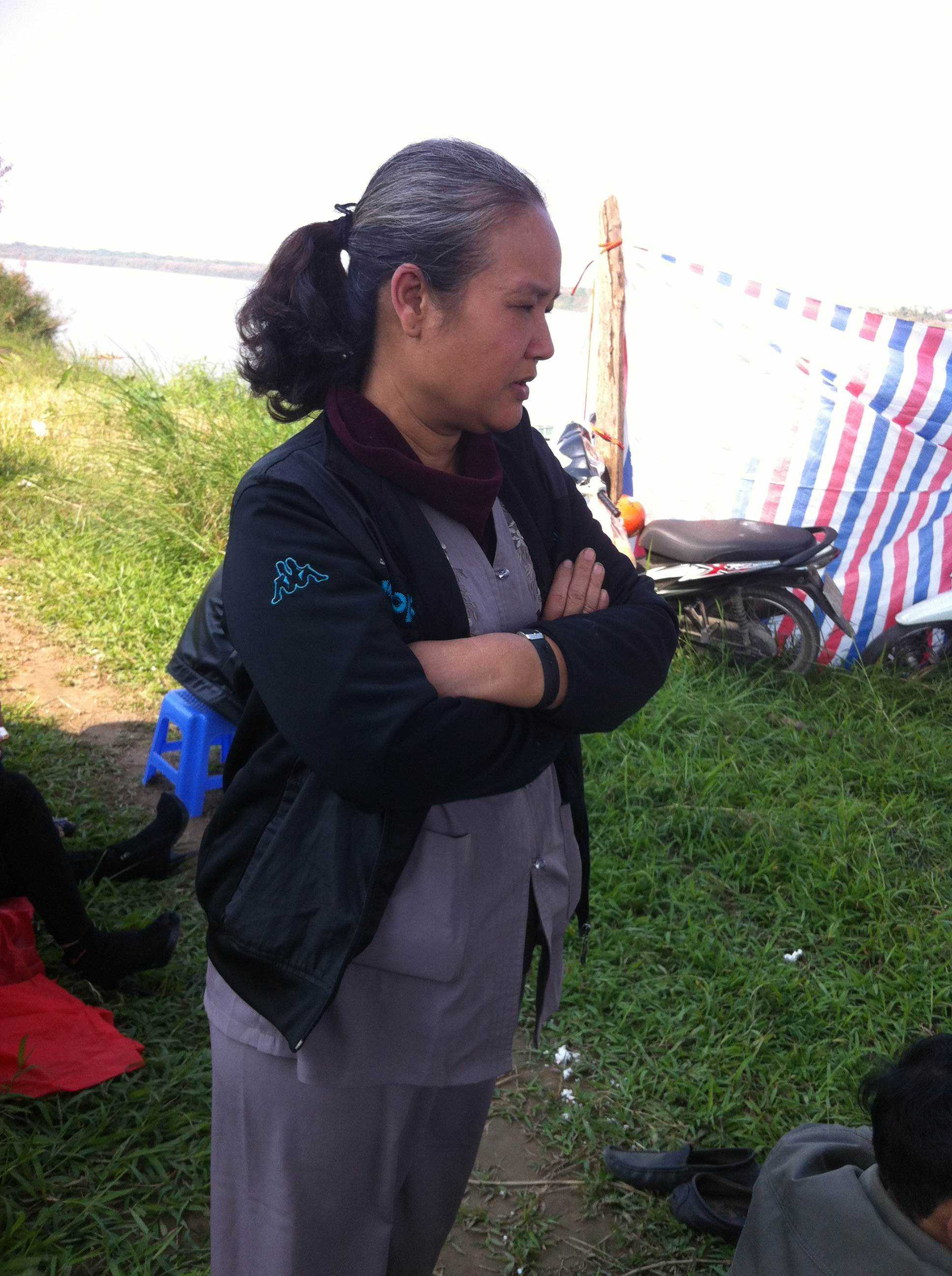 Bà Vân khẳng định sẽ tìm được xác chị Huyền trong chiều nay.