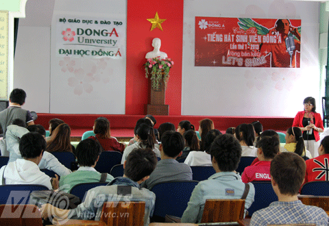 Đà Nẵng, Đại học Đông Á, giáng cấp, tuyển sinh, sai phạm, sinh viên