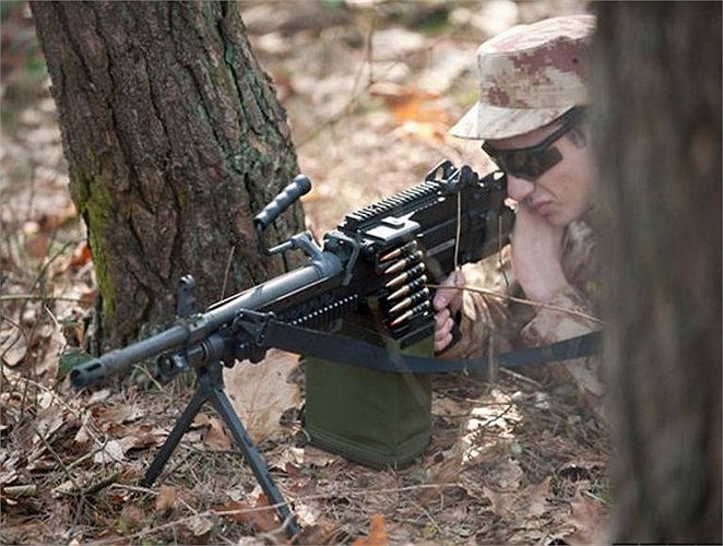 Tuy ra mắt phiên bản mới nhưng những phiên bản cũ của dòng FN Minimi đều có thể nâng cấp một phần hoặc toàn diện lên chuẩn Mk3. Bên cạnh đó là phiên bản hạng nặng hơn với mẫu Minimi sử dụng đạn 7,62x51mm NATO có sức công phá lẫn tầm bắn xa hơn. 