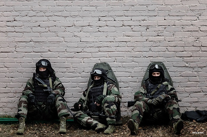 Nghỉ ngơi ít phút trong lúc lên kế hoạch chiến đấu