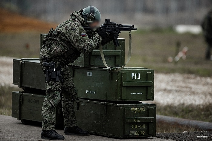 Đặc nhiệm trang bị đầy đủ, sẵn sàng tấn công khủng bố
