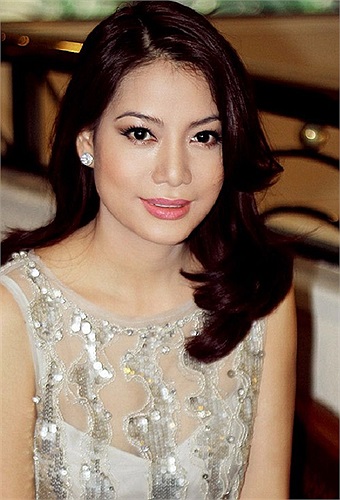 Dinh thự trắng tinh tế của Trương Ngọc Ánh