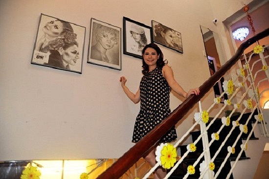 Nhà của Thanh Thảo được thiết kế gồm một phòng khách, ba phòng ngủ. Trong đó, cô chỉ dành hai phòng để ngủ, phòng còn lại để chứa trang phục biểu diễn, trang phục thường ngày và giày dép. 