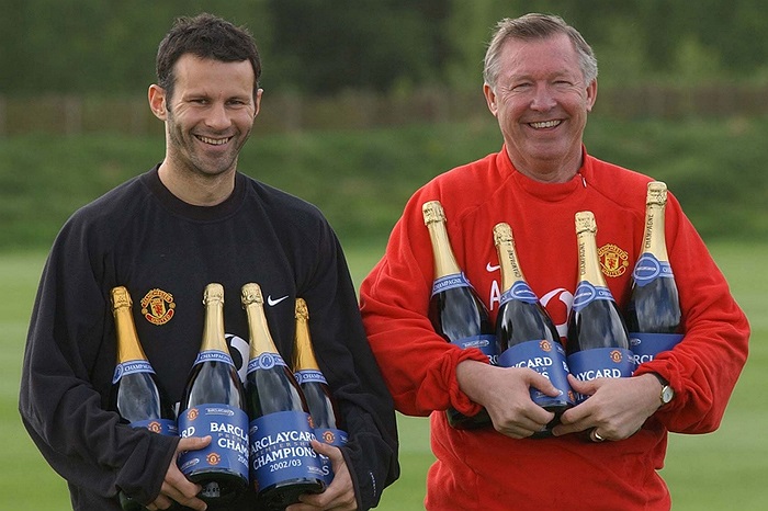 Không những vậy cuốn tự truyện của 'Ông già gân' còn viết nhầm thời điểm Ryan Giggs có trận đấu đầu tiên cho MU. 
