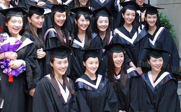 Học viện kịch nghệ trung ương Là cơ sở đào tạo kịch nghệ đầu tiên của Trung Quốc, hiện Học viện kịch nghệ trung ương cũng là nơi đào tạo tốt và uy tín nhất về các ngành nghệ thuật biểu diễn, kịch nghệ. 