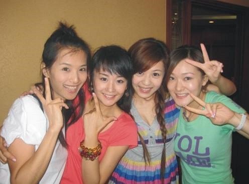 Học viện hí kịch Thượng Hải (STA) Là cơ sở đào tạo toàn diện về các bộ môn nghệ thuật, biểu diễn, đặc biệt là kịch nghệ, khuôn viên STA toàn các nam thanh nữ tú. 