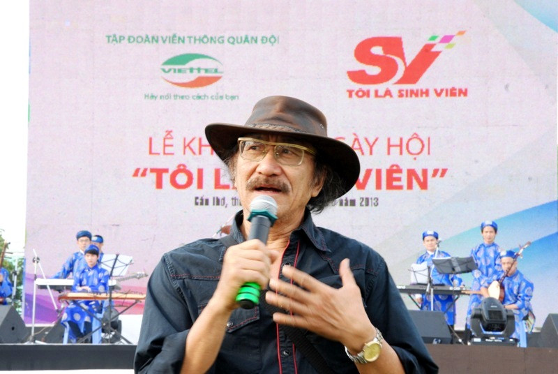 Nhạc sĩ Nguyễn Cường cũng dành những lời “có cánh” cho phần trình diễn của các bạn sinh viên Cần Thơ.