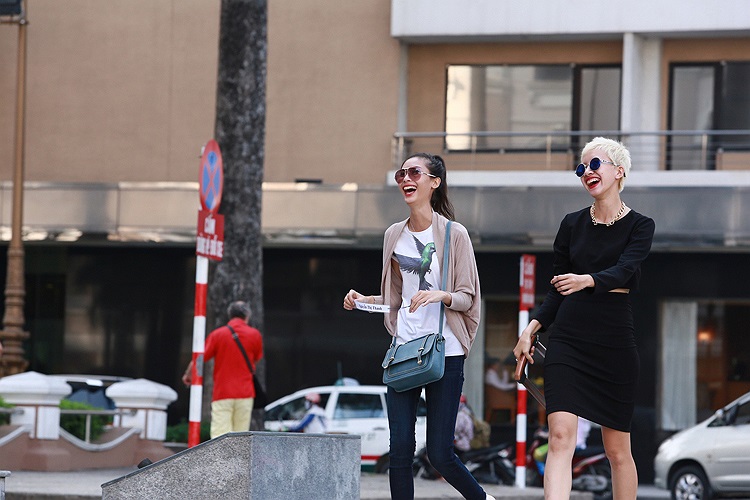 Phan Linh và Nguyễn Hằng khá thân thiết với nhau.