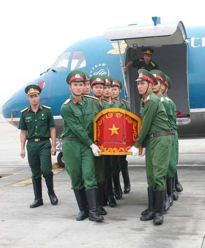 Diễn tập chuyển linh cữu Đại tướng tại Sân bay Nội Bài sáng 10/10