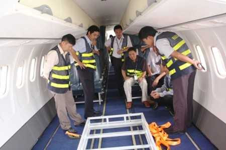 Các kỹ thuật viên đã tính toán thay đổi khoang tàu bay để phục vụ nhiệm vụ đặc biệt