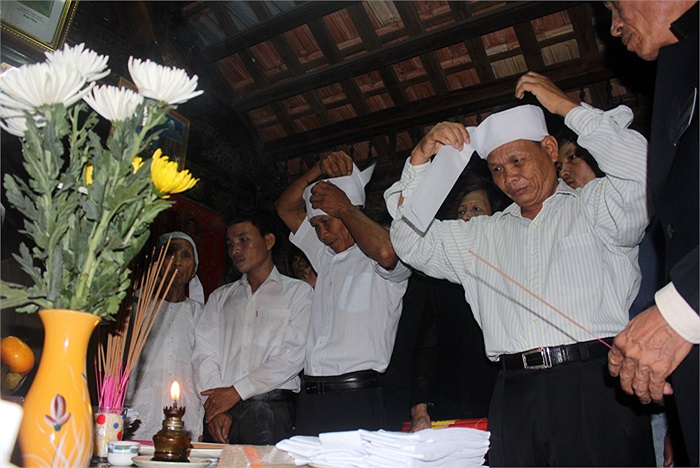 Một số con cháu chưa kịp có mặt trong lễ phát tang sẽ tiếp tục được phát tang.