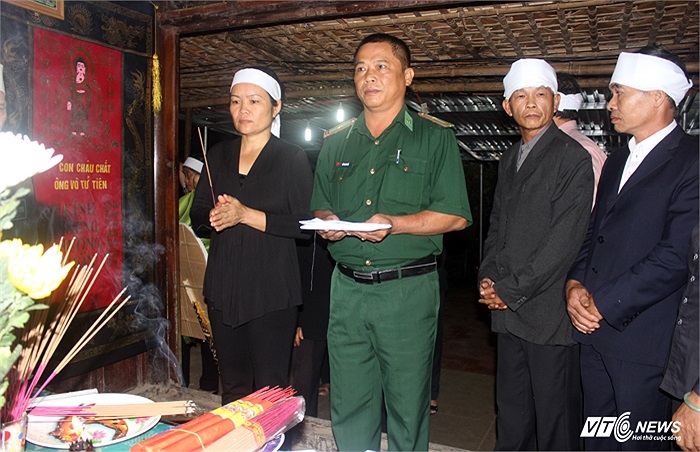 Để đảm bảo thời gian thực hiện các nghi thức Quốc tang, các nghi thức theo phong tục địa phương trong đó có lễ phát tang Đại tướng được tiến hành rất sớm.