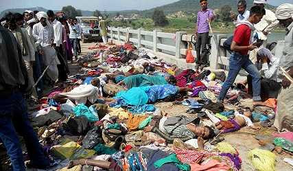 Ấn Độ: Giẫm đạp kinh hoàng, hàng trăm người thương vong