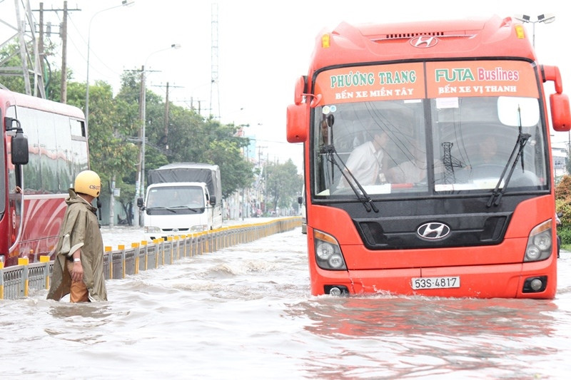 TP.HCM, ngập nước, hình ảnh đẹp, CSGT, biển nước, Kinh Dương Vương