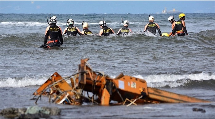 Lực lượng cứu hộ Nhật Bản tiếp tục tìm kiếm những người mất tích sau siêu bão Wipha, đã có 18 người chết và vẫn còn 40 người mất tích 
