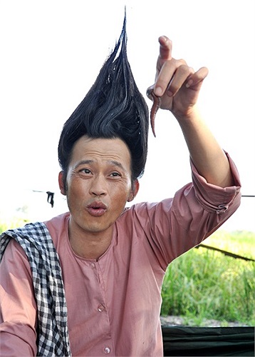 Với hàng loạt tiểu phẩm hài đình đám như: Hoài Linh Kung fu, Hoài Linh Kỳ án...Hoài Linh trở thành cái tên ăn khách.