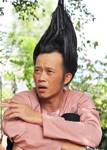 Danh hài Hoài Linh còn góp mặt trong hàng loạt phim điện ảnh như Nụ hôn thần chết, Hello cô Ba, Gia sư nữ quái...