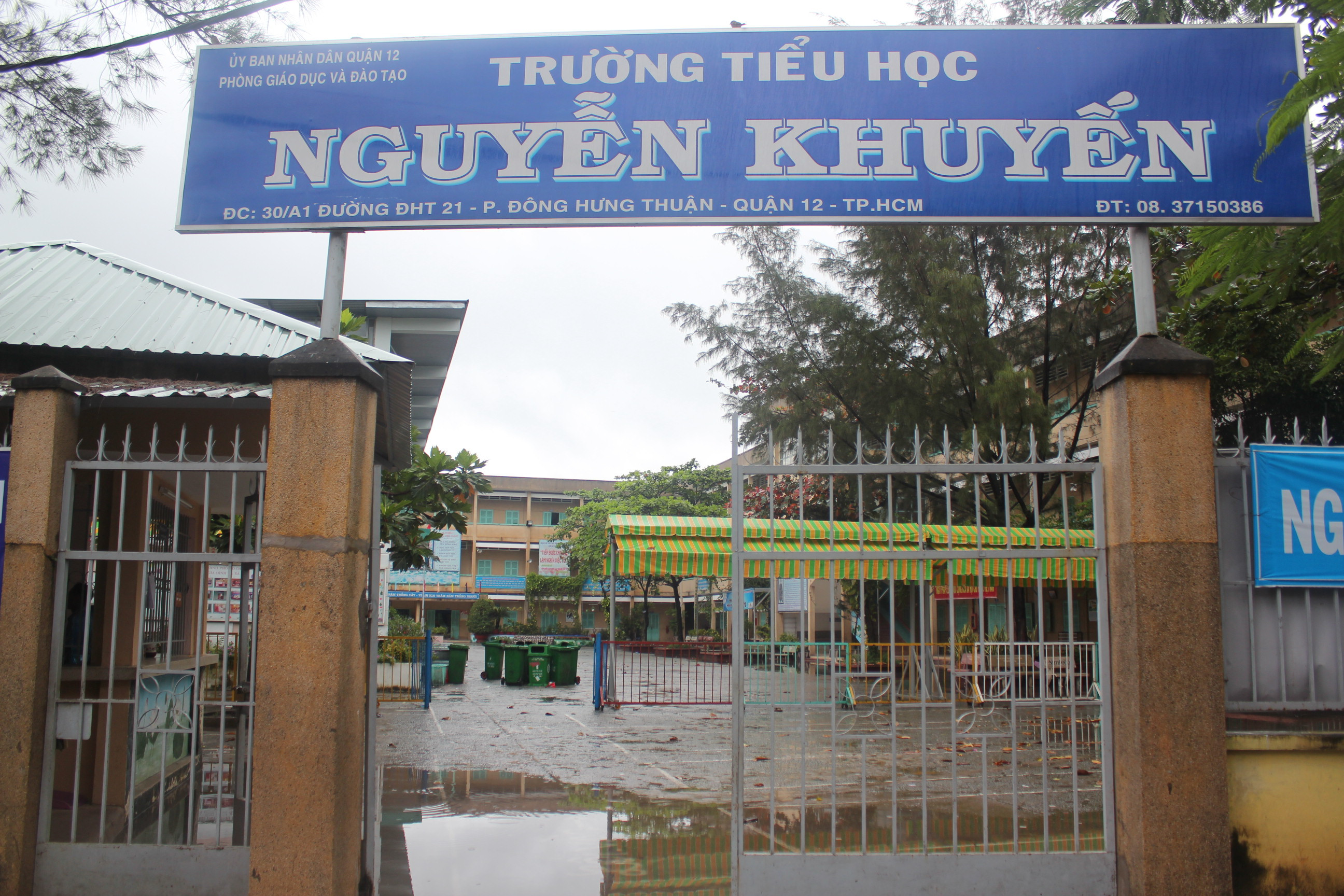 Ảnh hưởng áp thấp, phố Sài Gòn ngập nặng