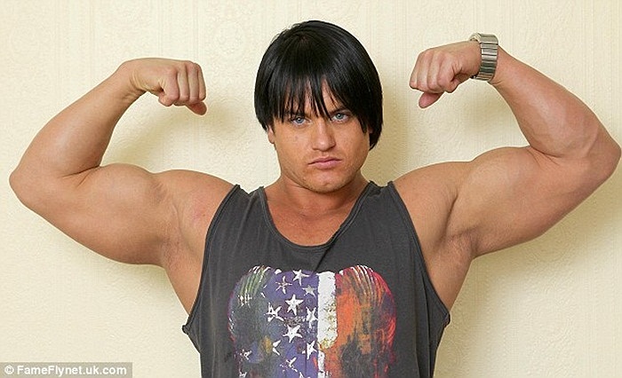 Khi bắt đầu dùng thuốc, cô gái 28 tuổi không nghĩ mình sẽ biến thành một người đàn ông và khi Armstrong muốn dừng lại thì mọi chuyện đã quá muộn.