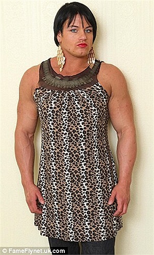 Tác dụng phụ của steroid trở nên nghiêm trọng khi Candice Armstrong bắt đầu mọc râu và bộ phận sinh dục của cô phát triển như nam giới.