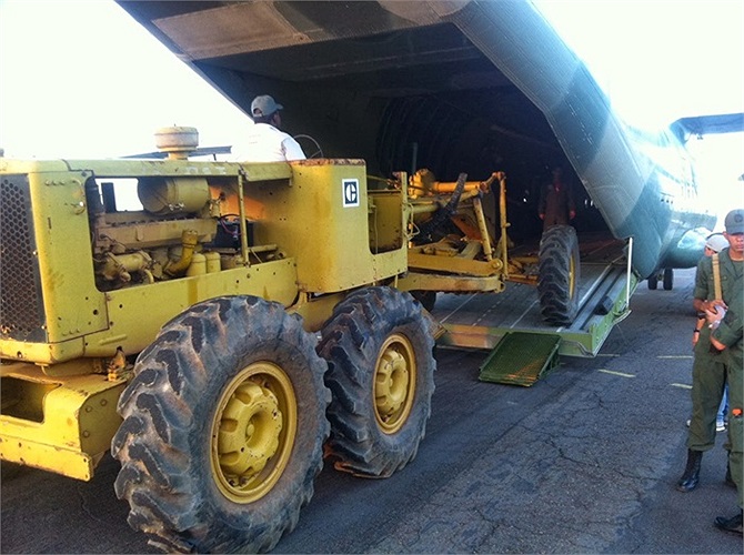 Trong đó có cả các máy ủi và máy xúc được nằm trong khoang máy bay