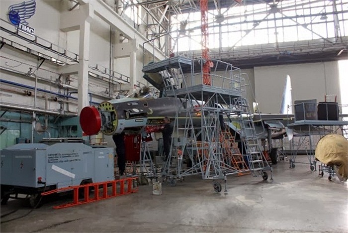 Bên trong nhà máy chế tạo máy bay chiến đấu đa chức năng Sukhoi Su-35S Flanker-E của Nga