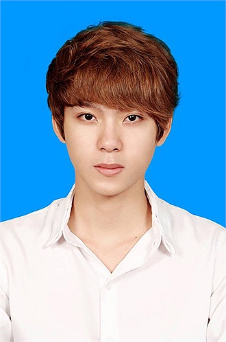 Hot boy Vjc Ichi thì lại quá nghiêm nghị trong bức ảnh thẻ của mình. Tuy nhiên lạnh lùng đã trở thành thương hiệu của anh chàng này nên cũng không có gì ngạc nhiên khi Vjc trông rất giống 'thanh niên nghiêm túc'. 