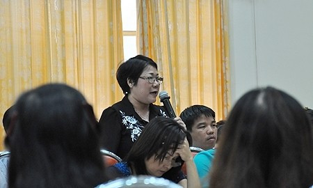 Bà Trần Lan Anh (chuyên viên Phòng GD-ĐT quận Tây Hồ) bức xúc nêu thực tế một số chủ lớp mầm non trên địa bàn quận là người bán thịt lợn, thậm chí có người ghi lô đề.