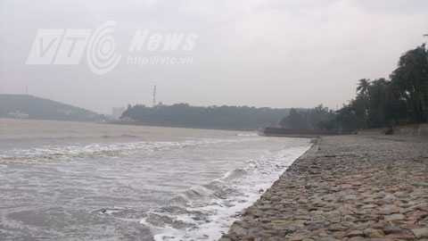 Bão hủy diệt Haiyan đổ bộ Quảng Ninh, quật ngã tháp truyền hình