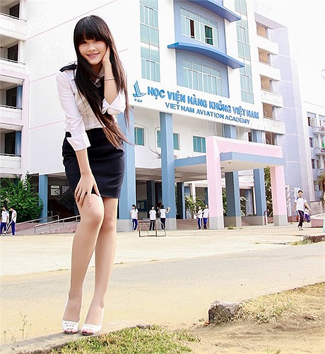 Không chỉ sở hữu gương mặt đẹp, vóc dáng chuẩn, Kim Ngân - nữ sinh Học viện Hàng không Việt Nam còn sở hữu bảng thành tích học tập và hoạt động đáng nể.