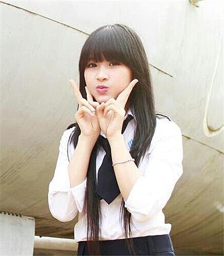 Dương Thị Kim Ngân sinh năm 1993, quê ở Đồng Nai nổi danh trong cộng đồng mạng bởi sở hữu nhiều bộ ảnh đẹp. 