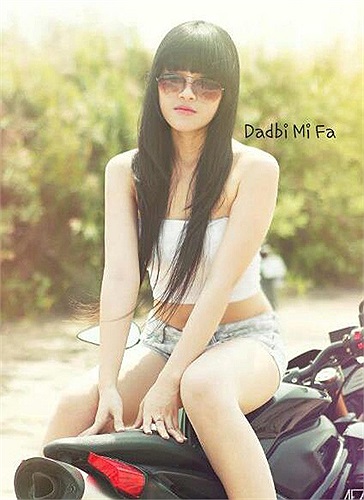 Những lúc rảnh rỗi, Kim Ngân thường chụp hình cho nhiều tờ báo điện tử và tạp chí